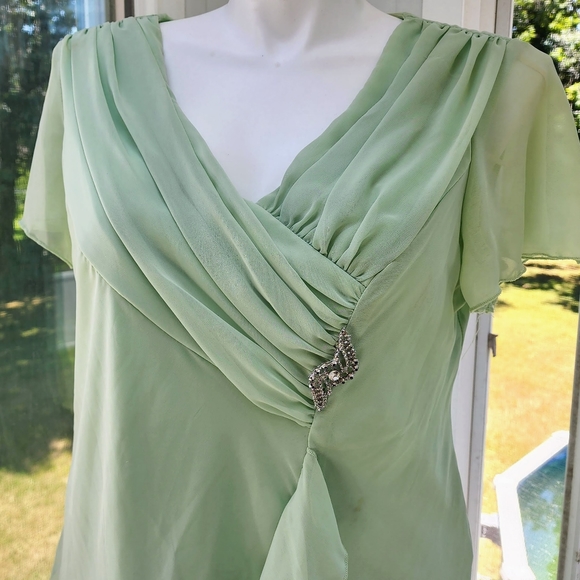Top/skirt Mint Green 2 Piece Pleated Ruffle Chiffon Jewel Pin Top & Midi Skirt - Picture 3 of 15